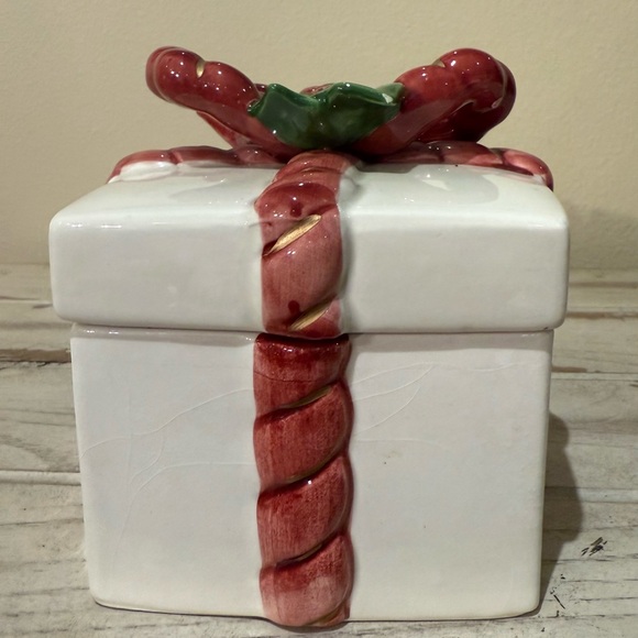Vtg Fitz & Floyd HollyBerry Christmas Ceramic Gift Box - Picture 4 of 10